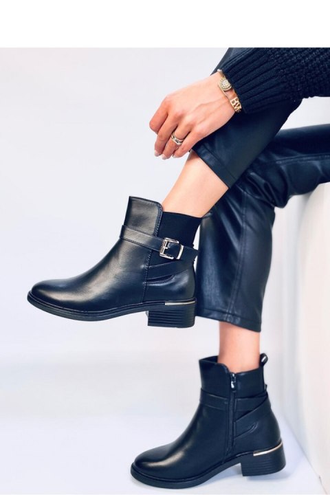 Sztyblety klasyczne z klamerką COWANS BLACK - Inello Sztyblety klasyczne z klamerką COWANS BLACK - Inello