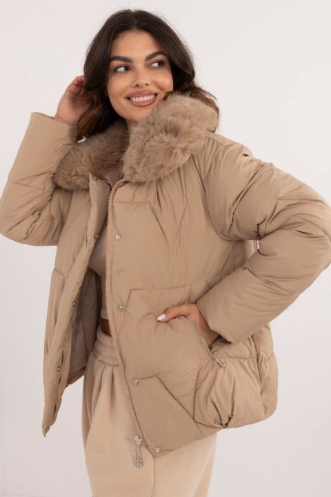 Kurtka Damska Model MBM-KR-2627.43P Camel - MBM Kurtka Damska Model MBM-KR-2627.43P Camel - MBM