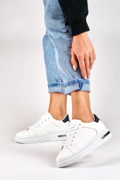 Buty sportowe z ozdobnym tyłem - 40 Primohurt Buty sportowe z ozdobnym tyłem - 40 Primohurt