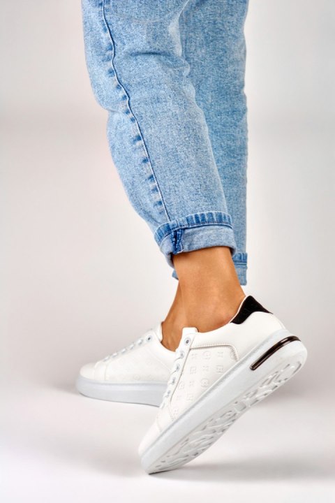 Buty sportowe z ozdobnym tyłem - 40 Primohurt Buty sportowe z ozdobnym tyłem - 40 Primohurt
