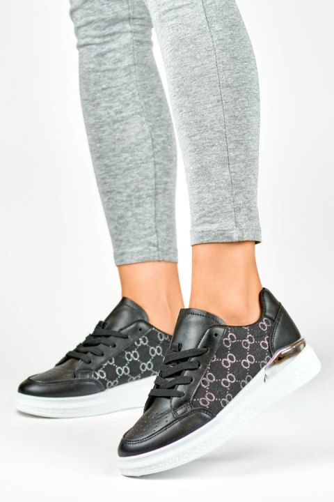 Czarne sneakersy damskie z modnym wzorem - 38 Primohurt Czarne sneakersy damskie z modnym wzorem - 38 Primohurt