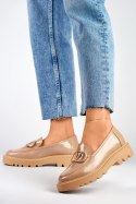 Lakierowane beżowe loafersy damskie - 40 Primohurt