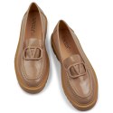 Lakierowane beżowe loafersy damskie - 40 Primohurt