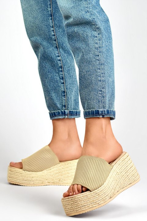 Klapki espadryle na wysokiej koturnie ze złotą nitką - 39 Primohurt Klapki espadryle na wysokiej koturnie ze złotą nitką - 39 Primohurt