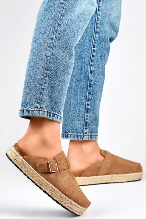Zakryte klapki espadryle damskie ze sprzączką jasny brąz - 37 Primohurt Zakryte klapki espadryle damskie ze sprzączką jasny brąz - 37 Primohurt