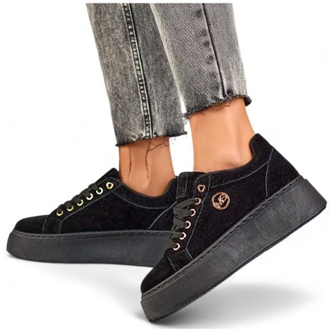 Czarne sneakersy damskie na grubej podeszwie - 40 Primohurt Czarne sneakersy damskie na grubej podeszwie - 40 Primohurt