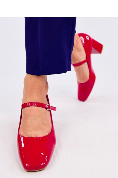 Czółenka na obcasie w stylu Mary Jane VALONIS RED - Inello Czółenka na obcasie w stylu Mary Jane VALONIS RED - Inello