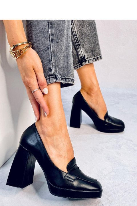 Mokasyny na obcasie ENTEE BLACK - Inello Mokasyny na obcasie ENTEE BLACK - Inello