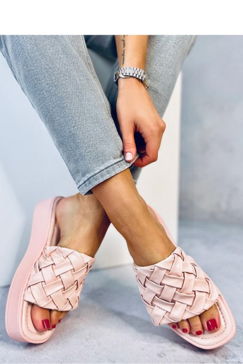 Sandał Klapki na koturnie INABA PINK - Inello Sandał Klapki na koturnie INABA PINK - Inello