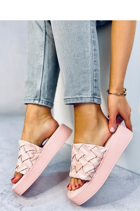 Sandał Klapki na koturnie INABA PINK - Inello Sandał Klapki na koturnie INABA PINK - Inello