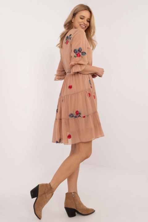 Sukienka Model LK-SK-509768.34 Camel - Lakerta Sukienka Model LK-SK-509768.34 Camel - Lakerta